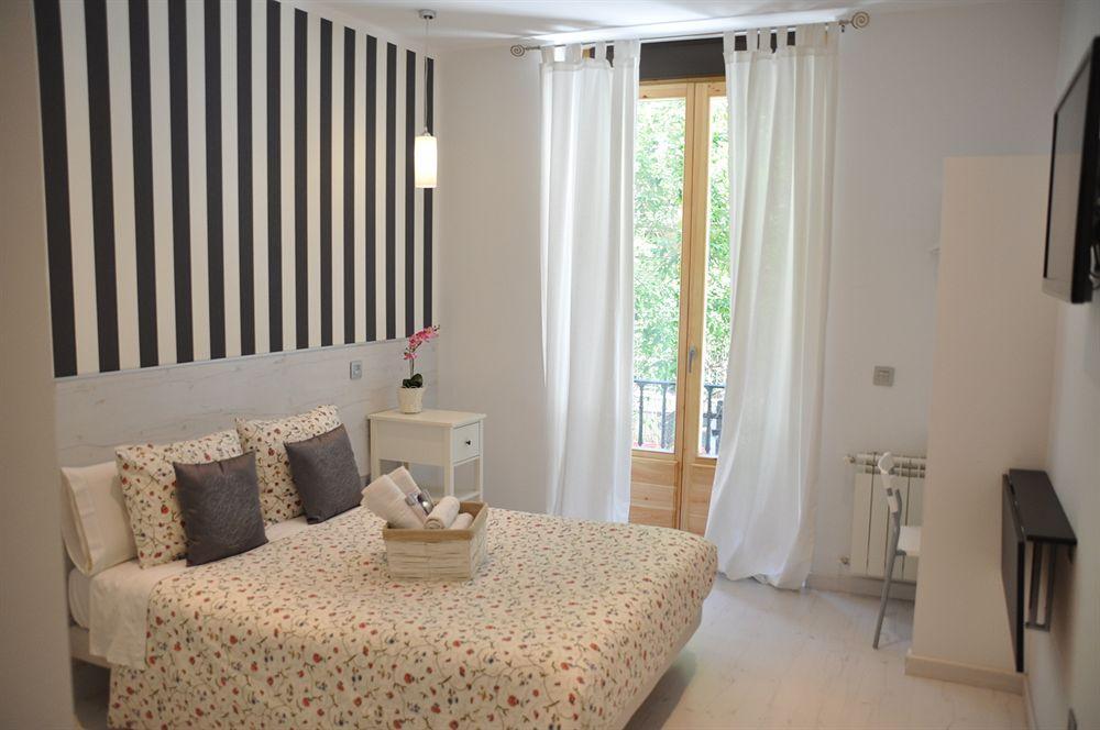 Hostal Mendoza มาดริด ภายนอก รูปภาพ
