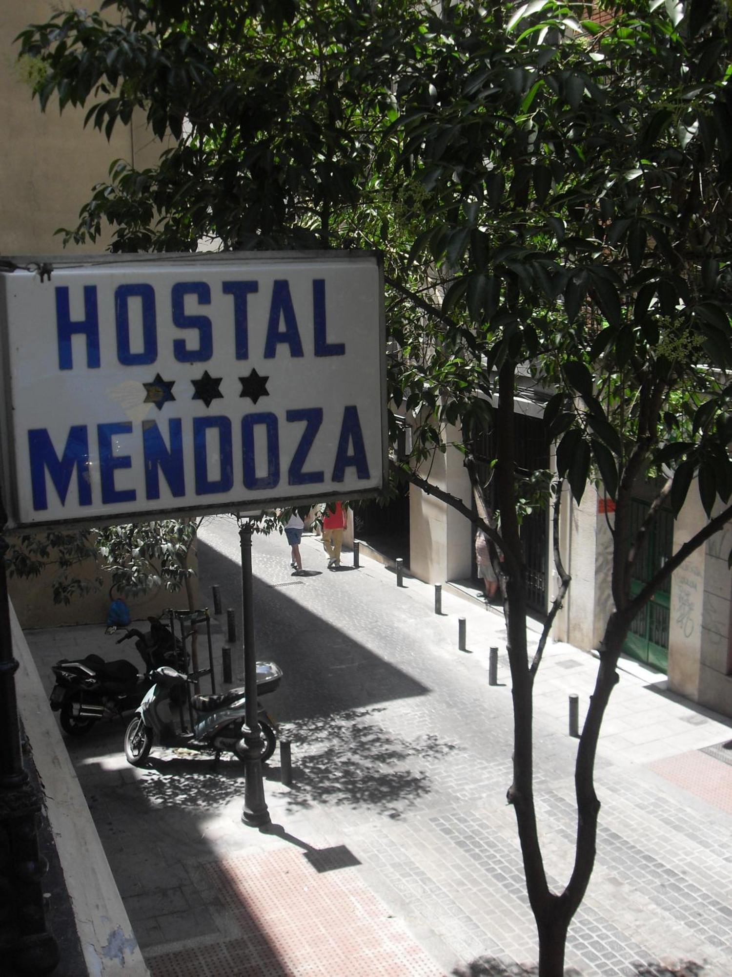 Hostal Mendoza มาดริด ภายนอก รูปภาพ