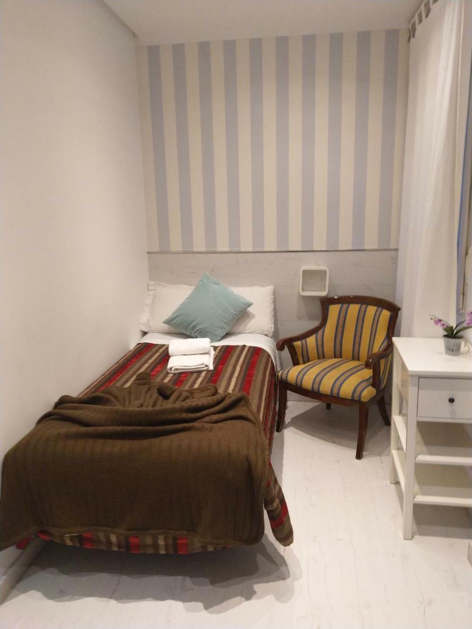 Hostal Mendoza มาดริด ภายนอก รูปภาพ