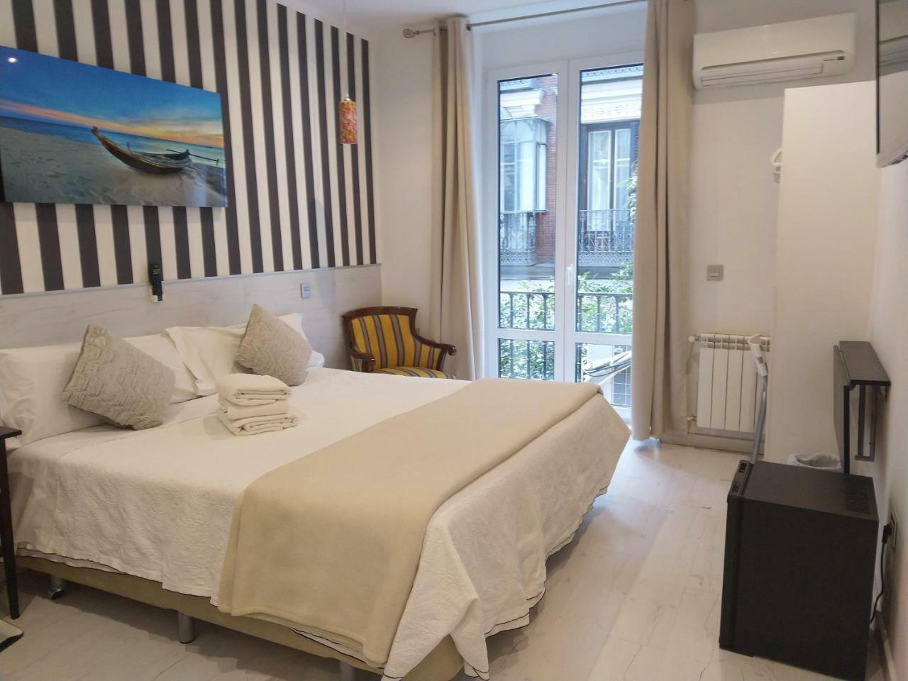 Hostal Mendoza มาดริด ภายนอก รูปภาพ