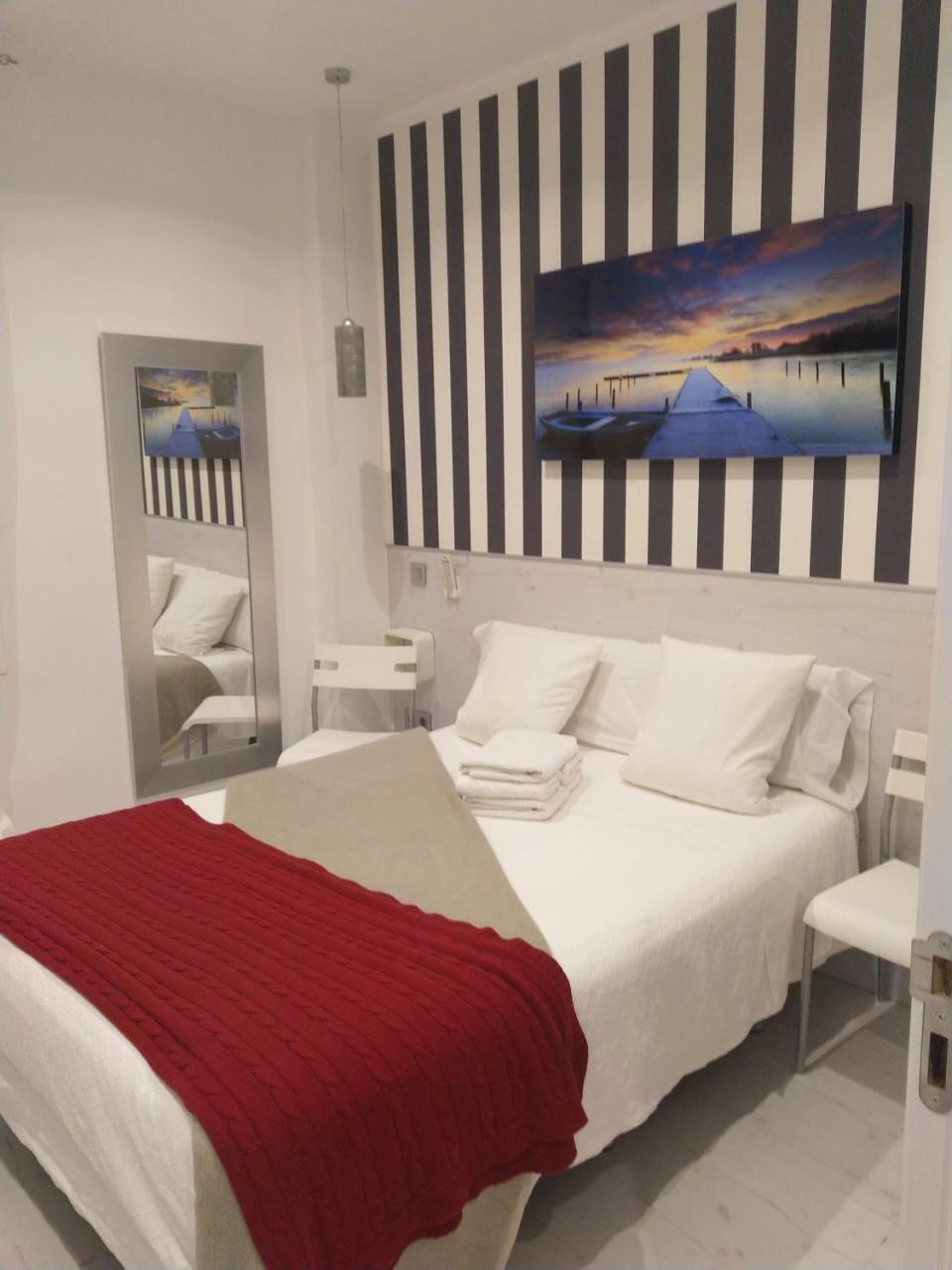 Hostal Mendoza มาดริด ภายนอก รูปภาพ