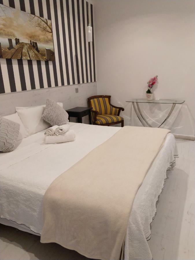 Hostal Mendoza มาดริด ภายนอก รูปภาพ