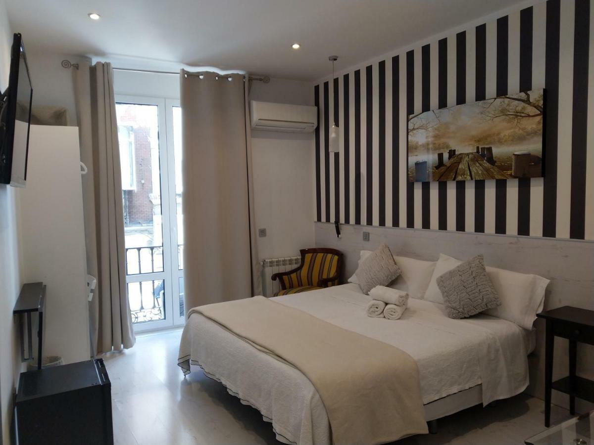 Hostal Mendoza มาดริด ภายนอก รูปภาพ