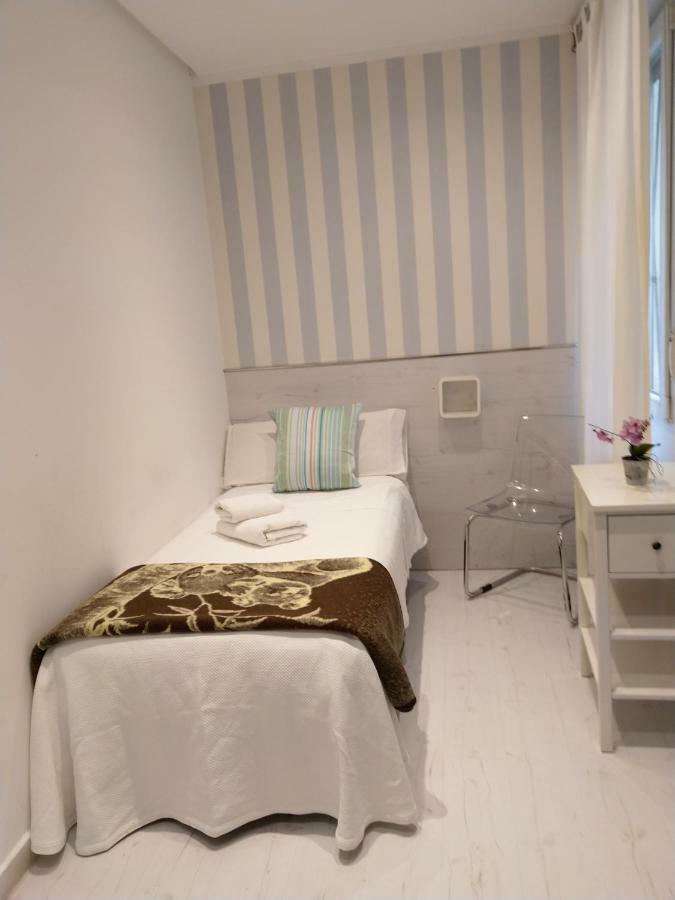 Hostal Mendoza มาดริด ภายนอก รูปภาพ