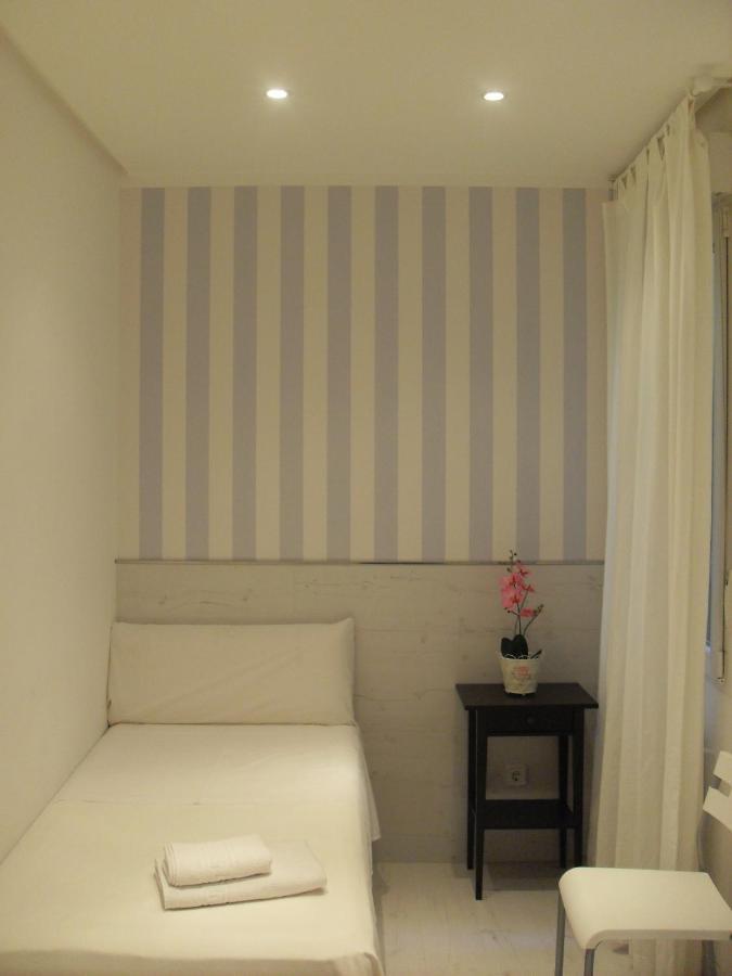 Hostal Mendoza มาดริด ภายนอก รูปภาพ