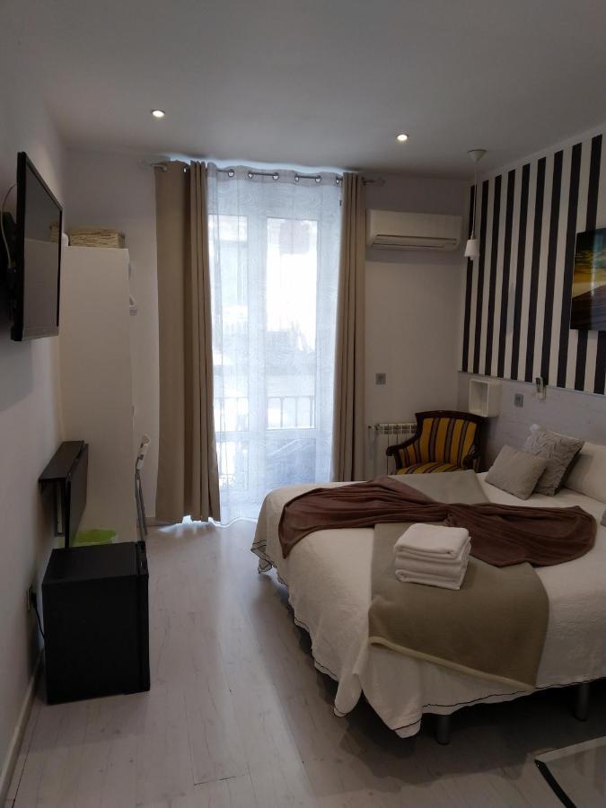 Hostal Mendoza มาดริด ภายนอก รูปภาพ