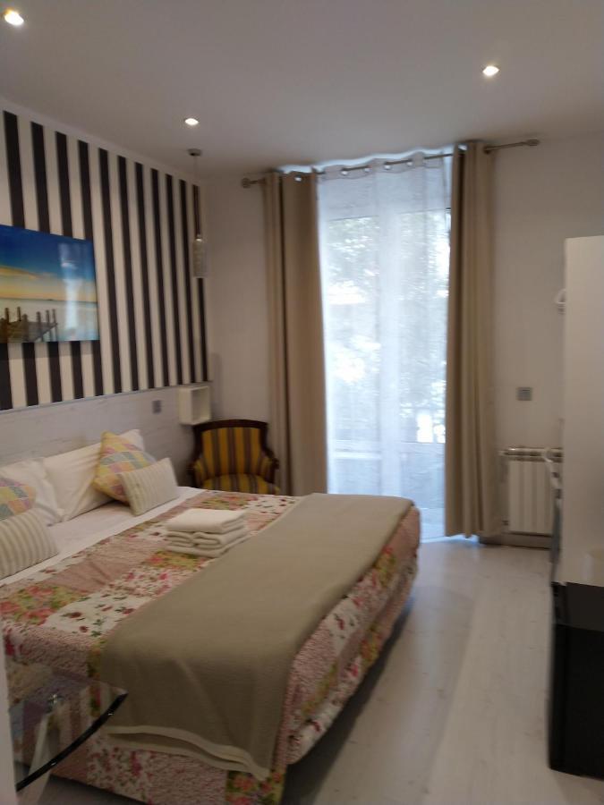 Hostal Mendoza มาดริด ภายนอก รูปภาพ